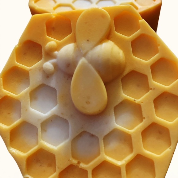 Hand Crafted Oatmeal Honey & Milk Soap Bar - Picture 5 of 7